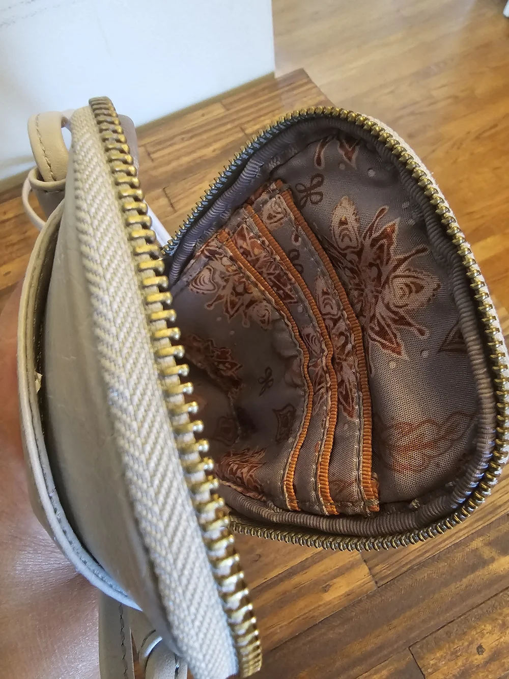 HOBO Light Gray Leather Crossbody Bag - Neutral Everyday Style